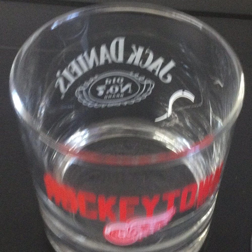 2 Jack Daniels Red Wings Glasses - Picture 5 of 5